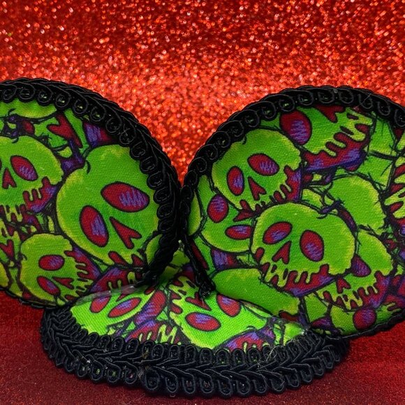 Disney Poison Apple Snow White Inspired HANDMADE Mouse Ear Hat/ Fascinator - Picture 2 of 5